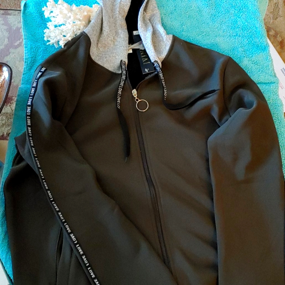Jogging suit sz lg by Jvini